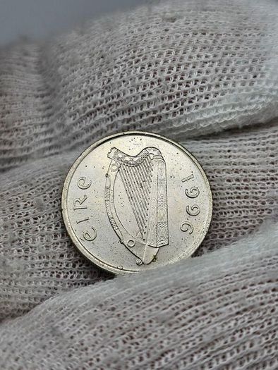Ireland 1996 5p Mint Error Big Blob on the Leg