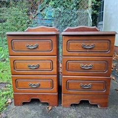 2 Bedside lockers
