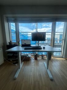 Standing desk
