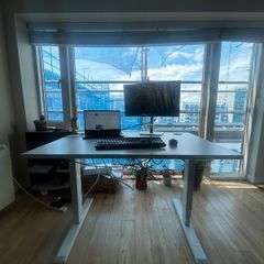 Standing desk