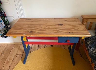 Child's desk