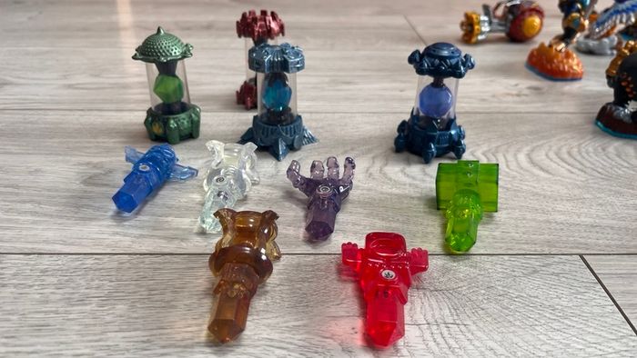 Large Skylanders Bundle Figure Traps  Accessories  Rare Items Included