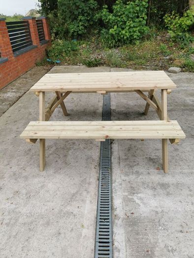 picnic bench