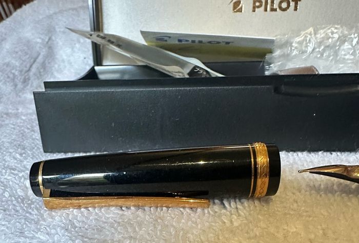 Pilot Falcon fountain pen, black resin, 14K soft medium nib