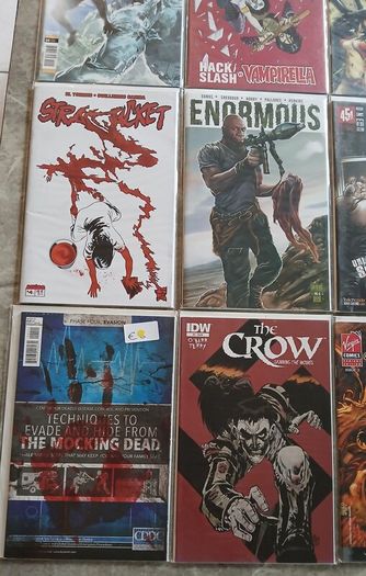 Horror mix 25 comic bundle/joblot free shipping