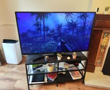 LG 50" 4K Ultra HD Smart TV (50UM7450PLA) - Excellent Condition