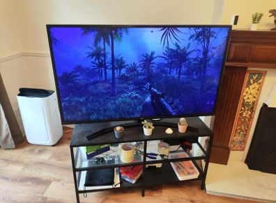 LG 50" 4K Ultra HD Smart TV (50UM7450PLA) - Excellent Condition