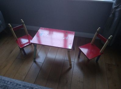 Kids Table and Chairs
