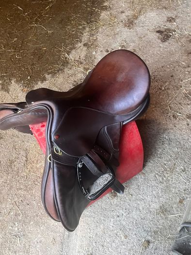 saddle 17.5 inch