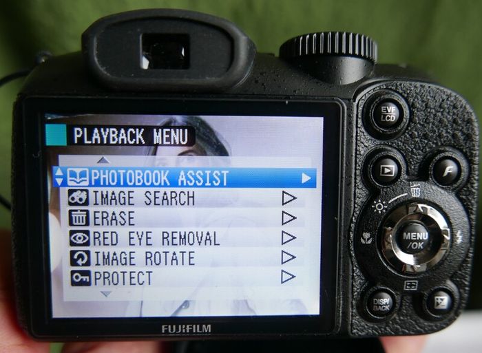 FUJIFILM FINEPIX S2800HD Digital Camera 14.0MP 18x Optical Zoom and Bag Tested