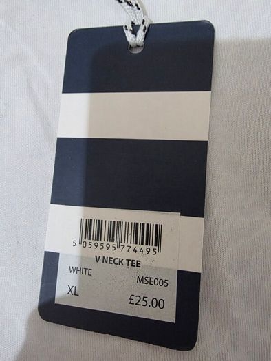 Crew Clothing Company V neck tshirt size XL