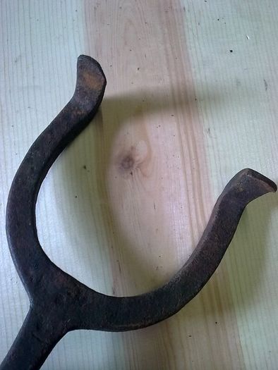 Old cooper's flagging iron