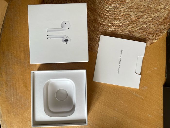 AirPods box