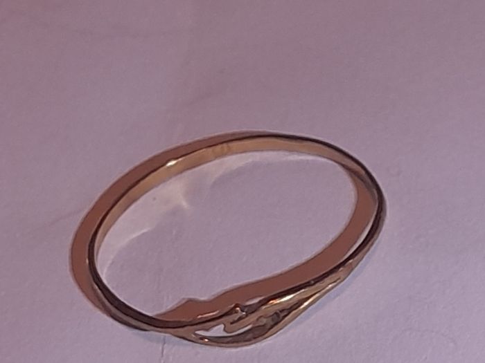 9karat gold ring