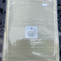 New gold place mats