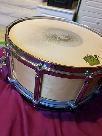 Pearl Free Floater Maple 14" x 6.5" snare drum