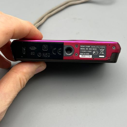 Sony Cyber-shot DSC-W310 12.1MP Digital Camera Pink - Full Kit