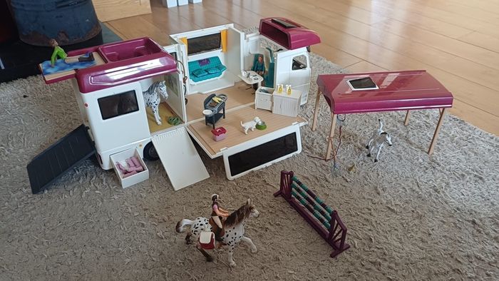 schleich camper