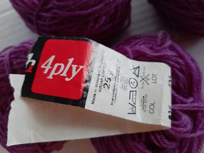 new 100% wool knitting/crafts/crochet
