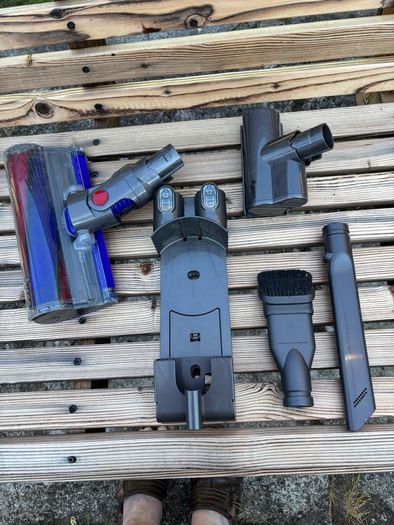 Dyson V6
