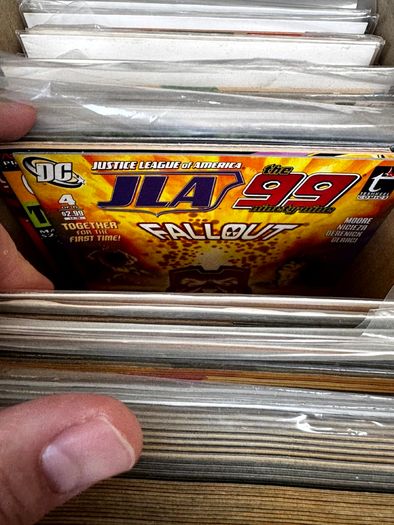 Marvel, DC & Indie Medium Comic Box w 180 comics for Sale