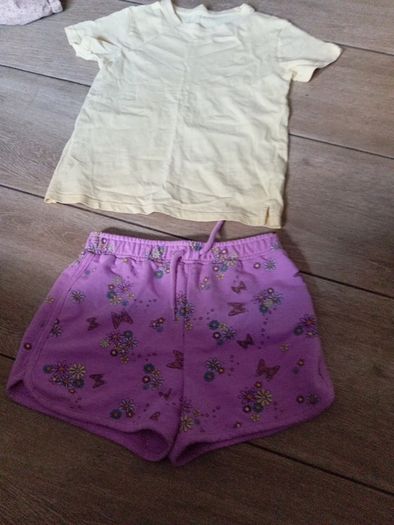 girls T-shirt and short sets aged 6-7 yrs