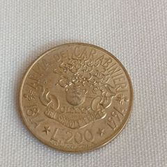 Italy 200 lire coin