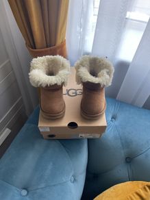 UGG boots Bailey bow infant size Uk5