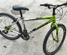 Hacker drag teenage bike