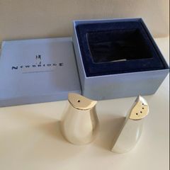 Newbridge Salt and pepper holders