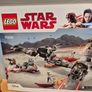 Lego Star Wars 75202 Defense of Crait Image 2