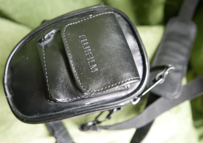 FUJIFILM FINEPIX S2800HD Digital Camera 14.0MP 18x Optical Zoom and Bag Tested