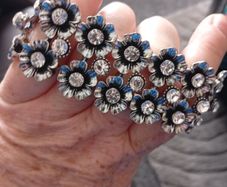 Cute bracelet very dressy