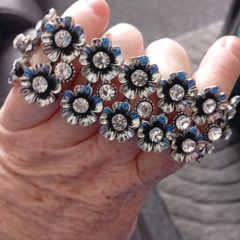 Cute bracelet very dressy
