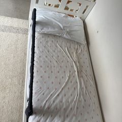 Toddler bed