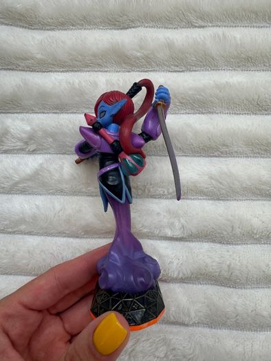 Ninjini Skylnders Giants Universal Character Action Figure Used Please look at the pictures