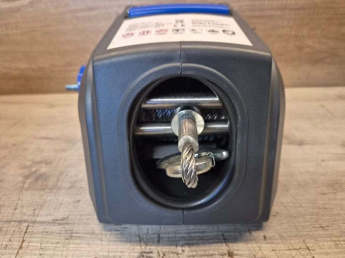 Berger + Schroter 12V Premium Cable Winch with radio remote control