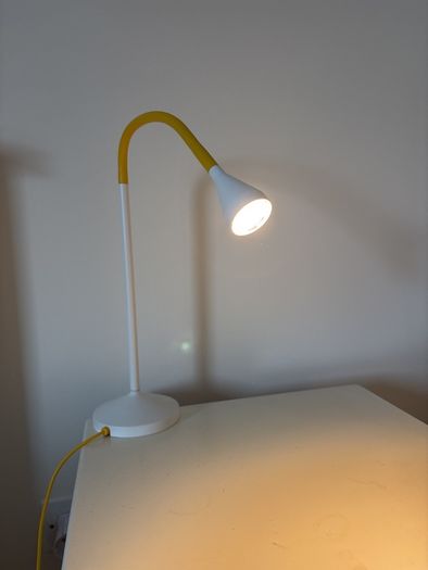 Desk lamp