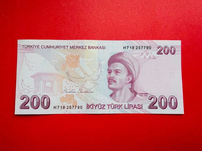 Turkey   200  Lira  2003  Pick  227   ( Uncirculated )