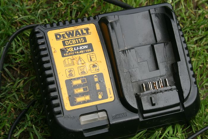 Dewalt DCB115 10.8-18v XR Lithium ION Battery Charger