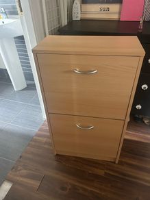 Shoe storage unit