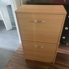 Shoe storage unit