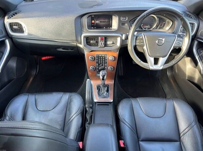 VOLVO V40  R-Design 2017 2.0, D4 Automatic