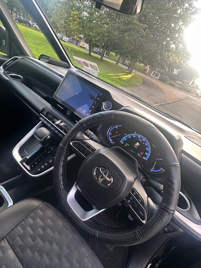 Toyota Voxy 2022