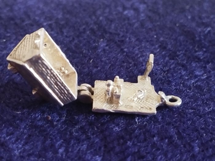 Horseshoe Inn Pub Tavern Opening Silver925 Vintage Charm or Pendant.