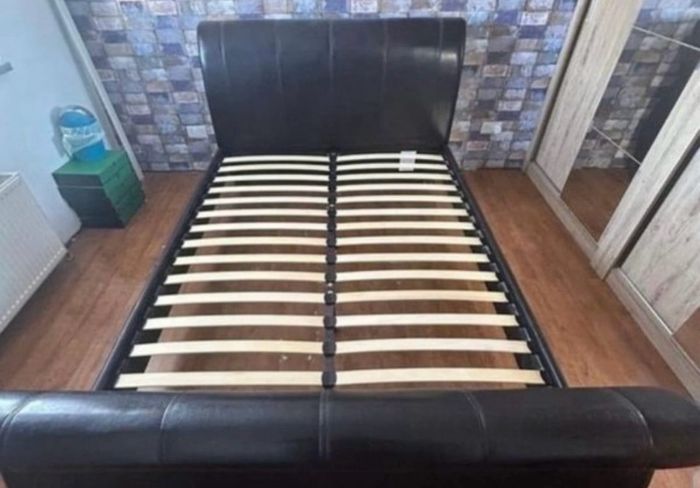 kingsize Brown Leather sleigh bed