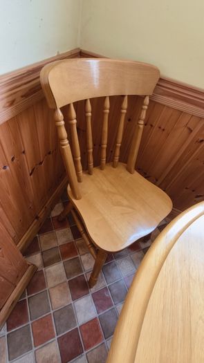 extendable kitchen table + chairs