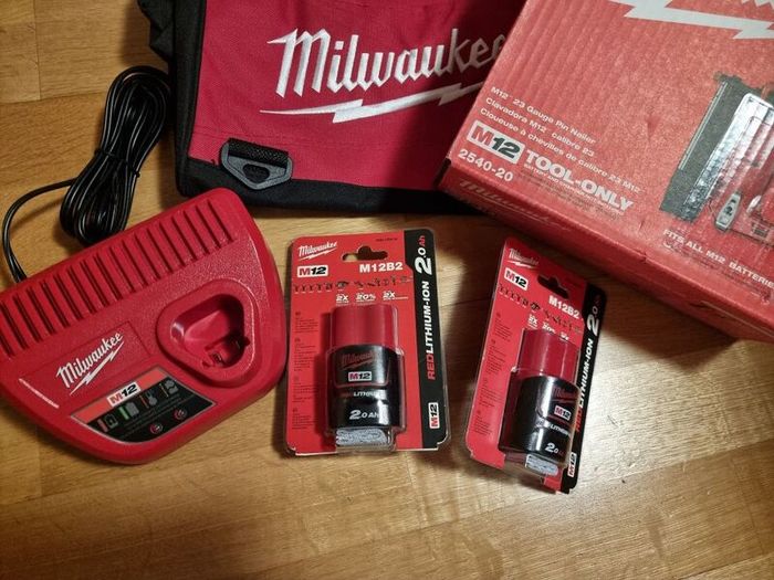 Milwaukee M12 23 Gauge Pin Nail Gun Kit 2.0Ah