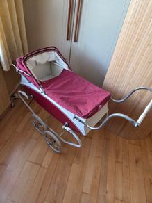 Vintage dolls pram / nursery display pram