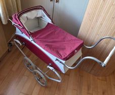 Vintage dolls pram / nursery display pram